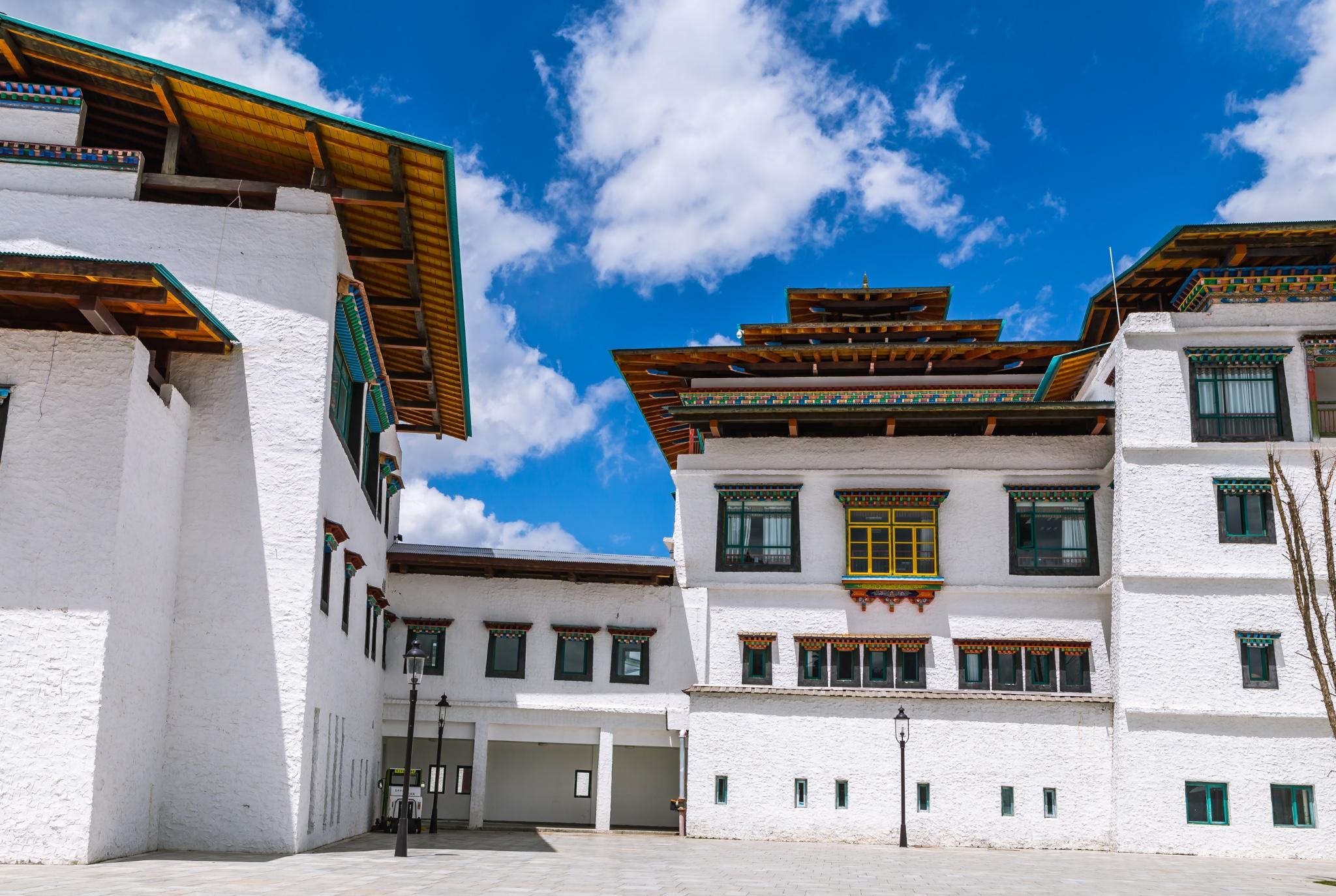 西藏的这个小镇,不仅风景优美充满藏式风格,还有人间美味!