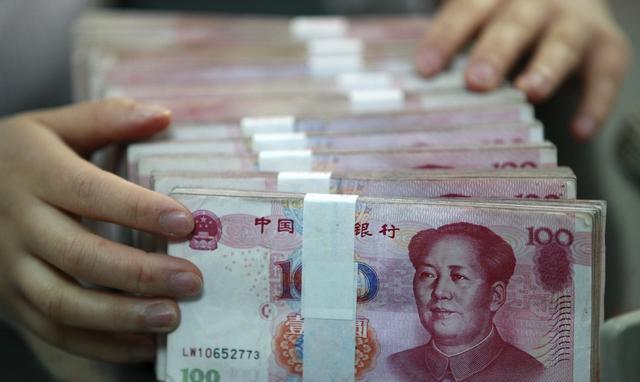 兔唇哥哥村口捡一女娃养大, 多年后, 女娃在葬礼上一把扔了三十万