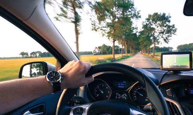 开车过程中各种情况下离合,刹车,油门怎样配合?