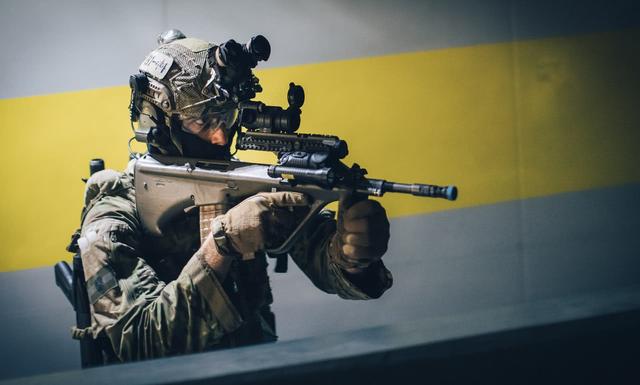 手持无托步枪超帅,奥地利特种部队在城市反恐演练中耍酷