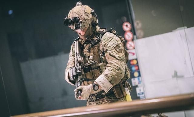 手持无托步枪超帅,奥地利特种部队在城市反恐演练中耍酷