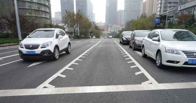 交通部门提醒:锯齿线车道是什么意思?不懂的就