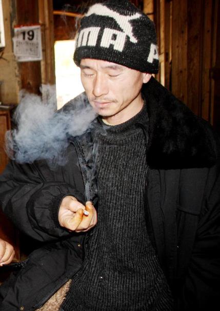 昔日红遍网络神坛的流浪汉,如今康复回家,但唯一爱好却没改变|犀利哥