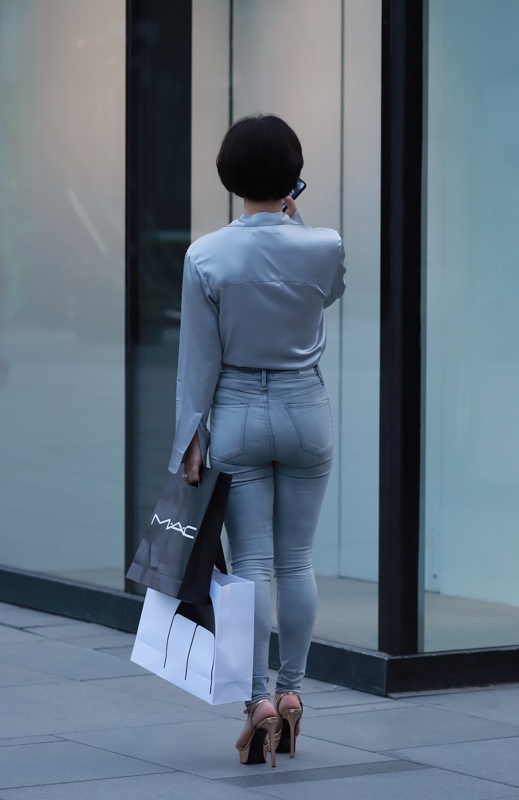 街拍十位美丽又时尚的背影中哪位姑娘的背影最好看