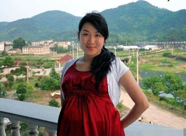 42岁孕妇怀第三胎,家人不顾医生劝说,分娩后全家崩溃大哭