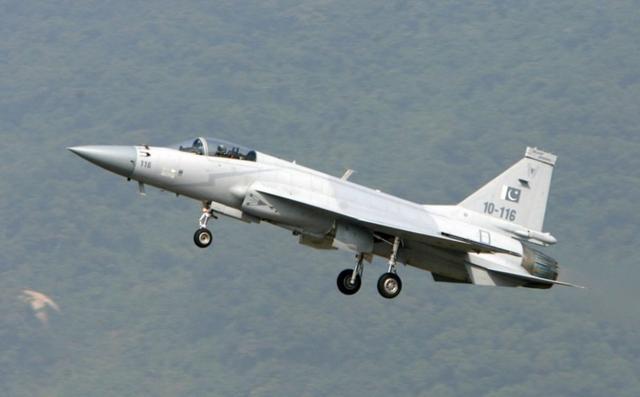 枭龙突然成了抢手货又卖了一个国家却不得已要用巴铁名义出售