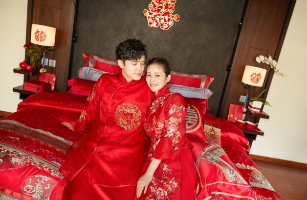 此外二人的结婚西饼也比较有新意,重要的是西饼价值也不低,两面