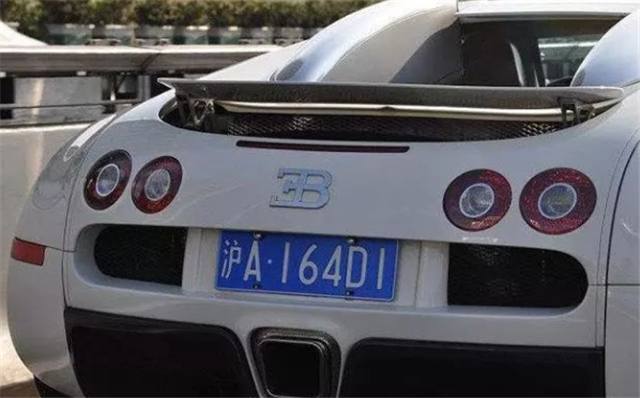 史上最惨的布加迪威龙经历了3任车主但车牌一个比一个霸气