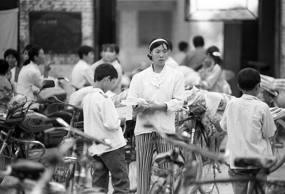 农家学生30年开学故事 那时上学带馍馍|永济|校车|上学|馍馍|开学_新浪新闻