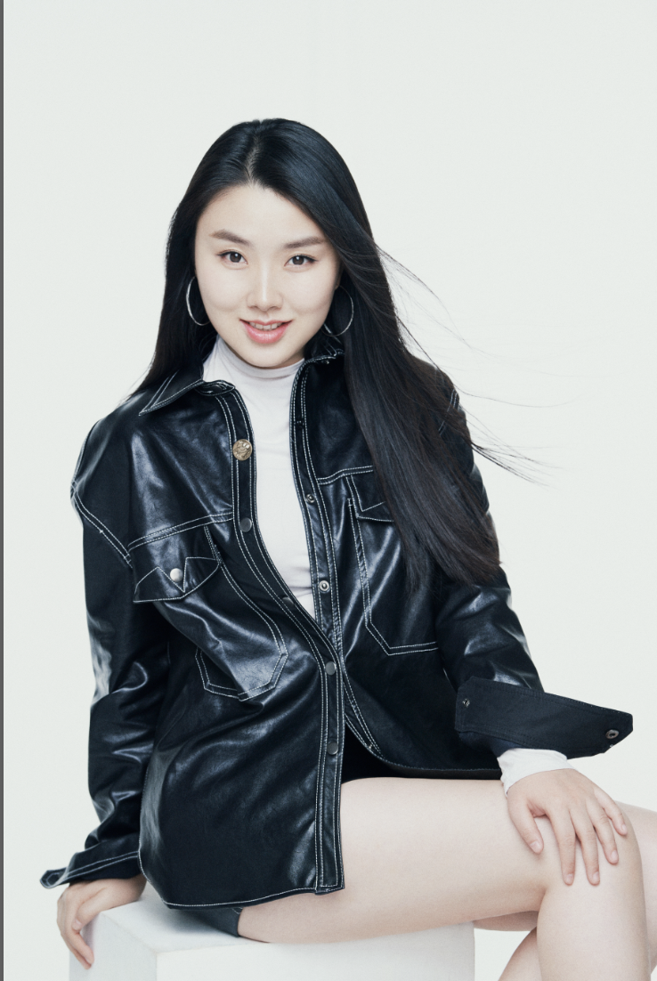 歌手肖洋甜美写真曝光宛如邻家小姐姐