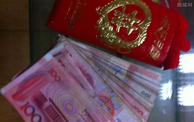 发小结婚我随礼2000火车上收到发小的转账红包我眼睛湿润了