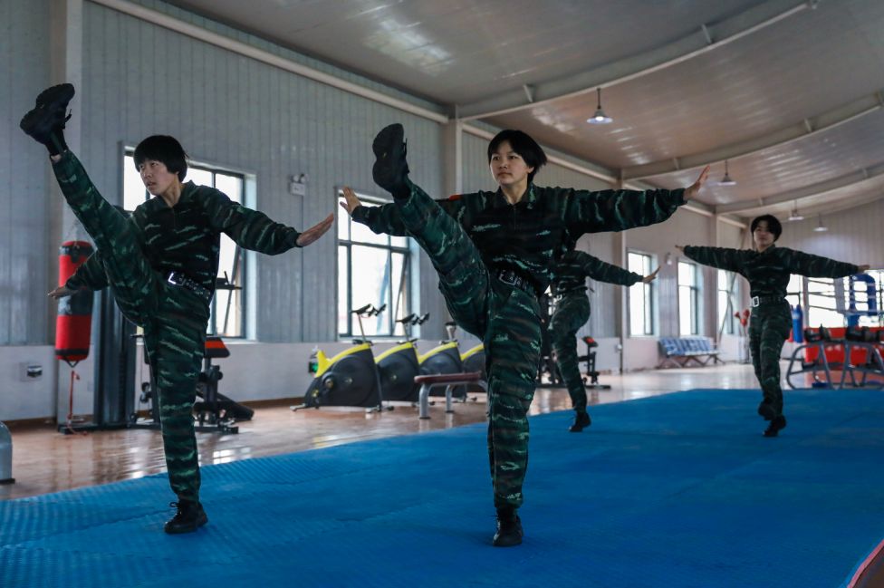 "98后"特战女兵搏击训练:3秒ko对手