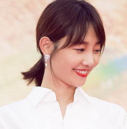 中短发及肩发锁骨发学明星扎低马尾人见人爱