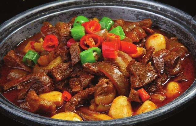 羊肉买回来以后,直接做成干锅羊肉吧,做法简单而且味道丰富