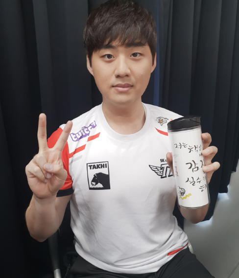 LCK夏季赛SKT不敌AFS,Faker诺手走下路,网友