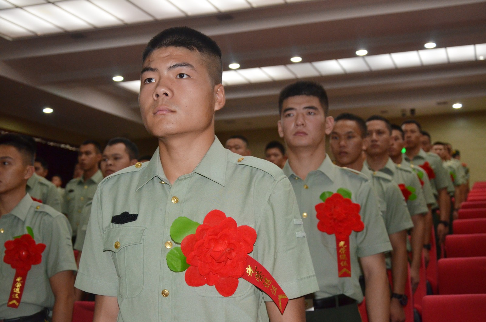 退伍老兵|热血男儿|军装_新浪新闻