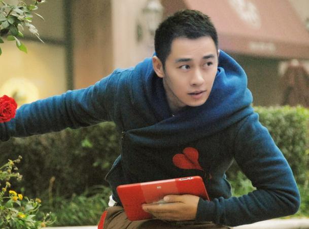 然而与古雷劳燕分飞之后,媒体却多次拍到宁静与演员王小毅私会的画面