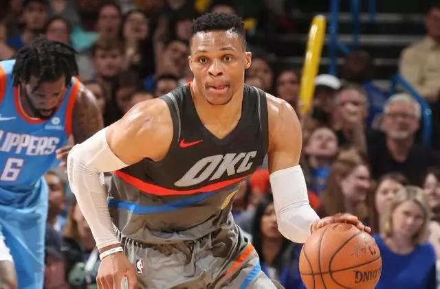 赛后连长在谈到自己的表现时说道 :"我感觉很棒,多诺万教练让我感觉很