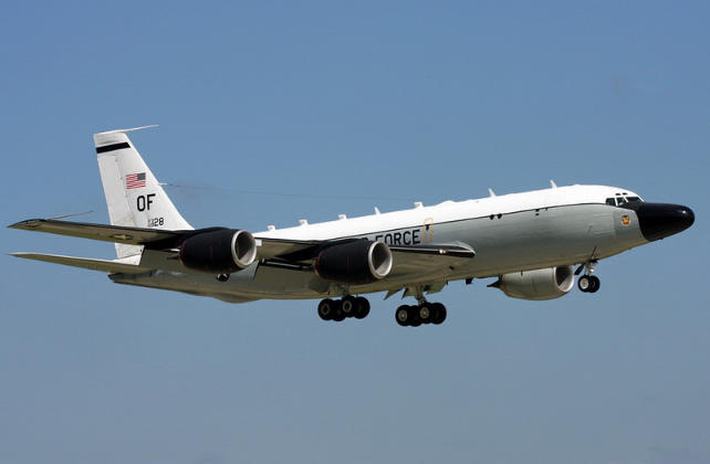 rc-135s绰号"眼镜蛇球",是侦察弹道导弹的主要机型,1970年开始服役.