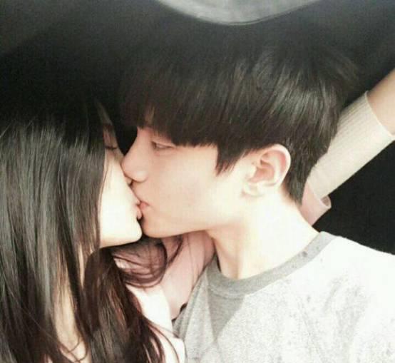 we大舅子晒女友甜蜜照网友声讨卢本伟一张照片惹的祸