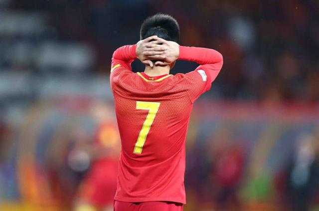 武磊在联赛上演大四喜状态封神 为何在国家队就全场隐身了?