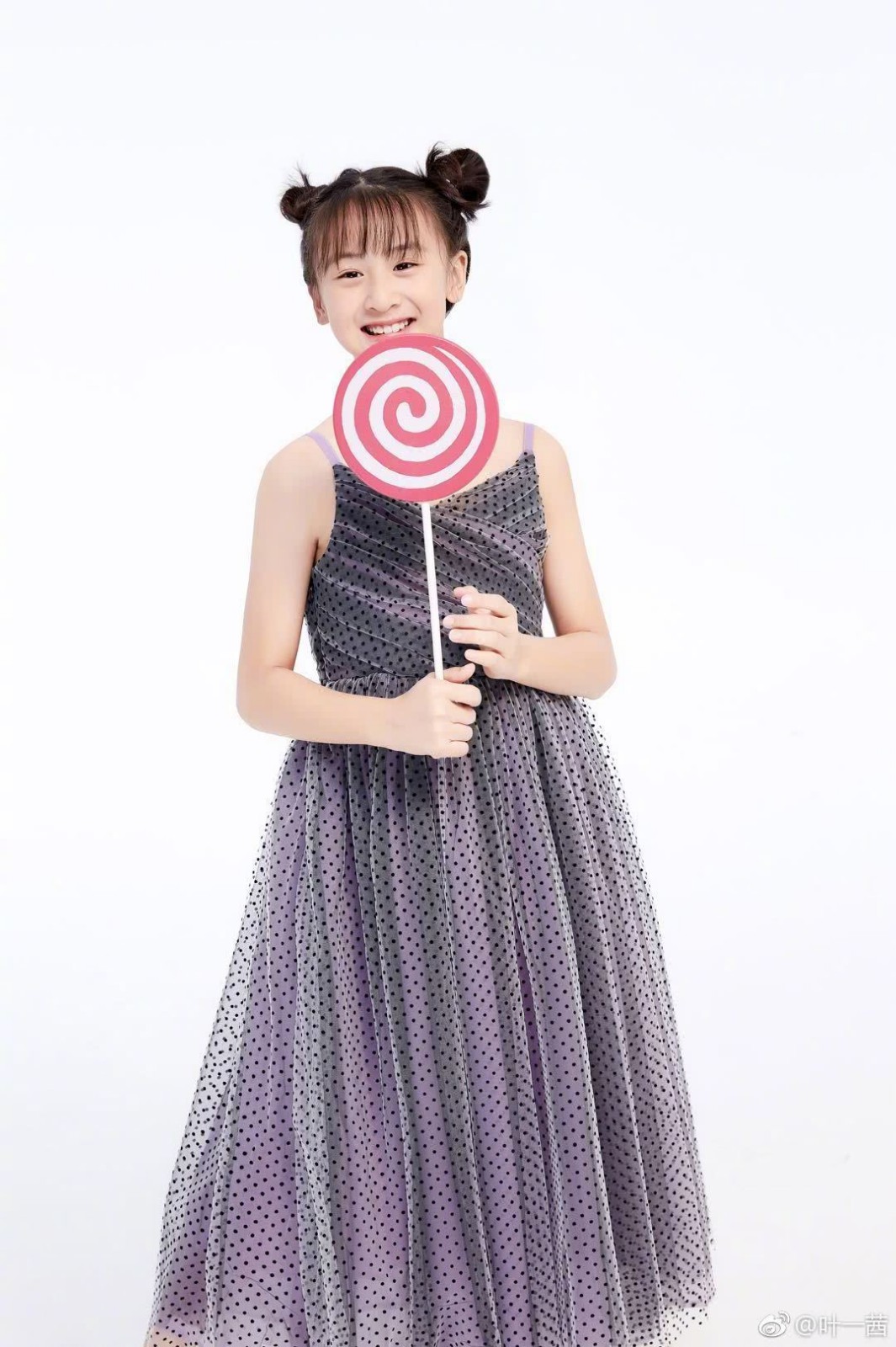 森碟最新写真女大十八变差点认不出遗传了爸妈明星的特质