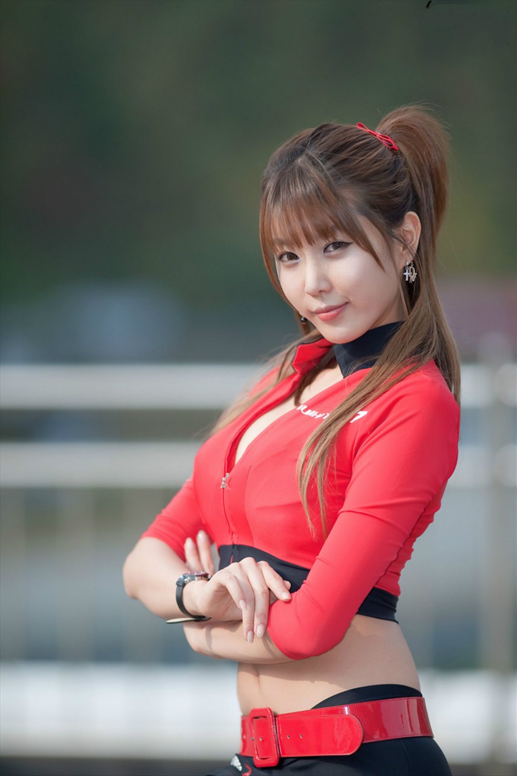 韩国车模许允美小姐s形写真