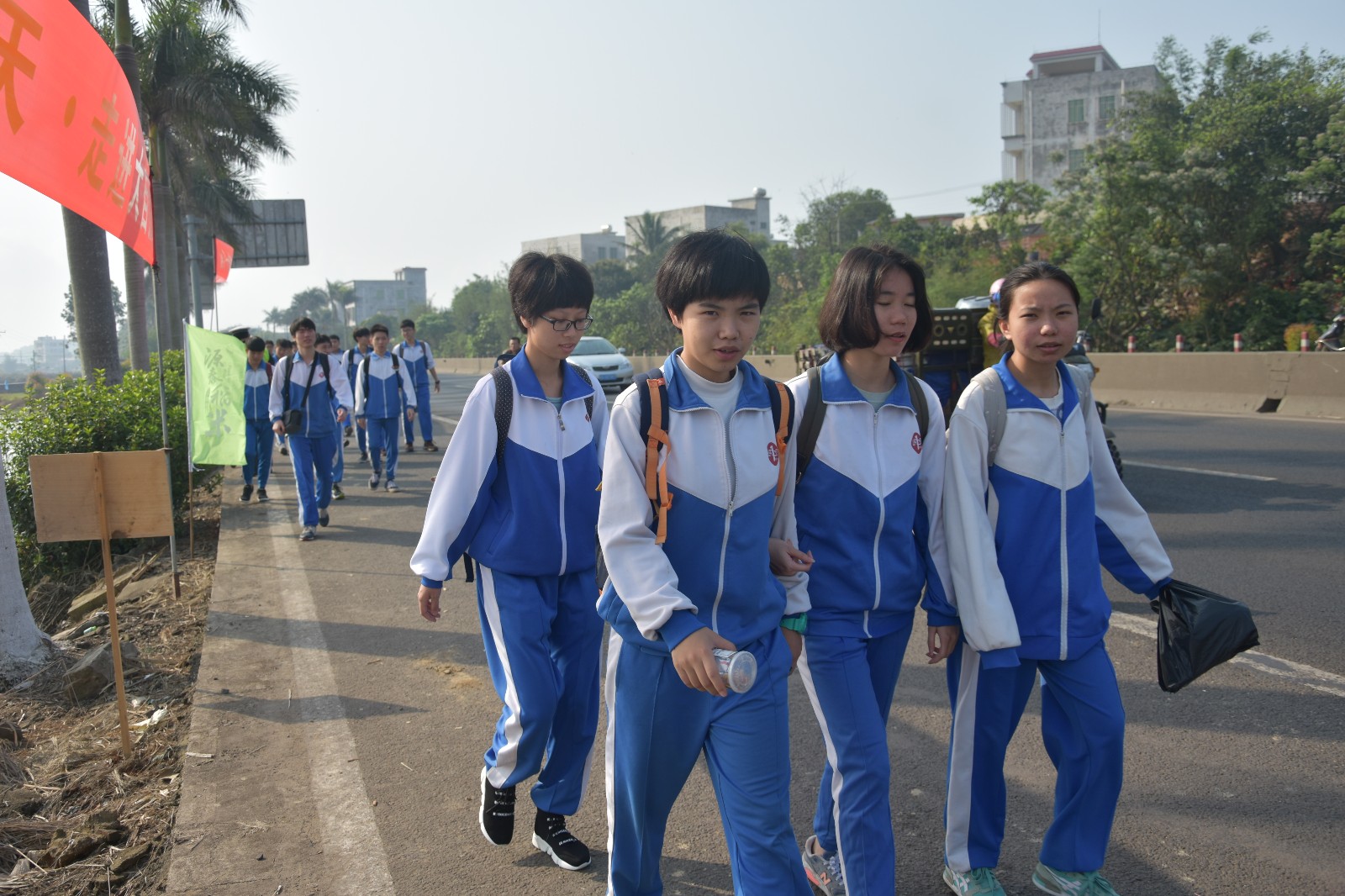 发扬悯农精神湛江一中培才学校开展爱粮节粮活动