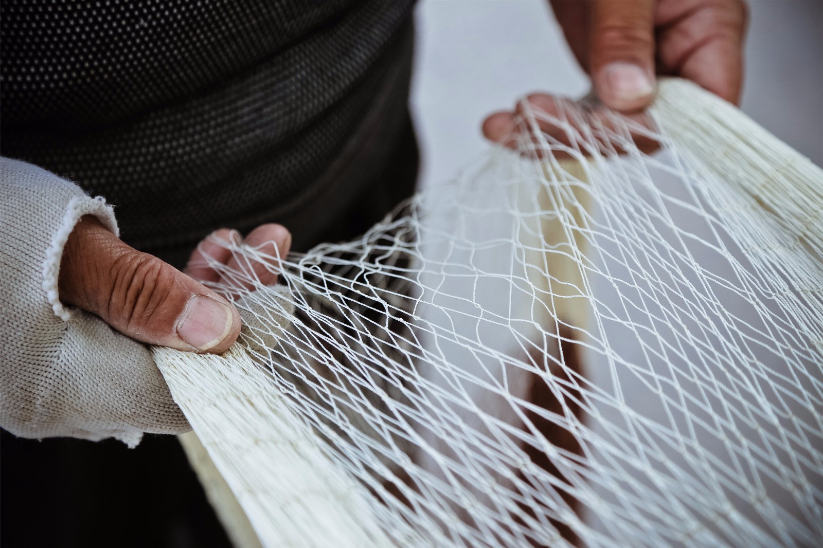 7旬老人织鱼网半世纪 1月完成1条售价仅千元|渔网|老人|连伟_新浪新闻