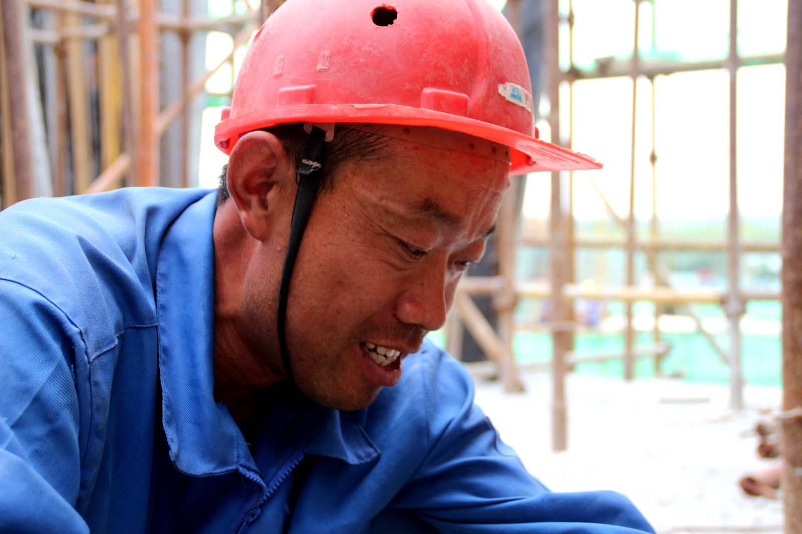 建筑工地上的农民工:跟着盖了那么多房子,就是没有自己一套