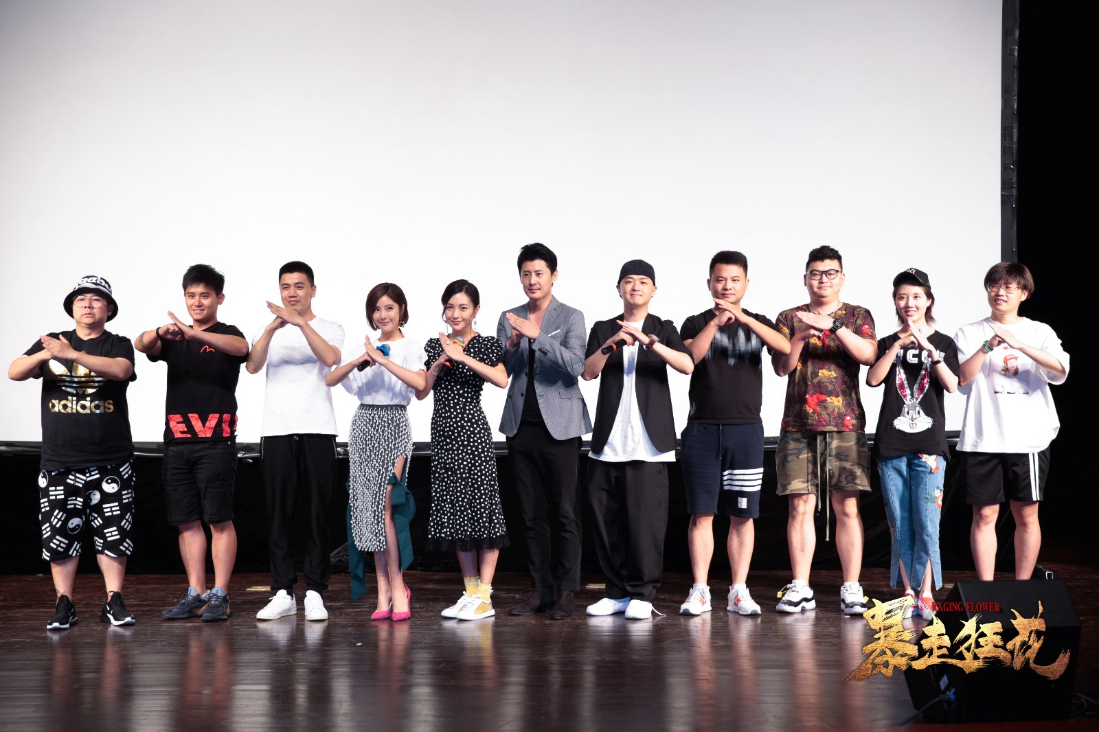 表示,除了主角别出心裁地设置为两位性格迥异的武侠少女,《暴走狂花》