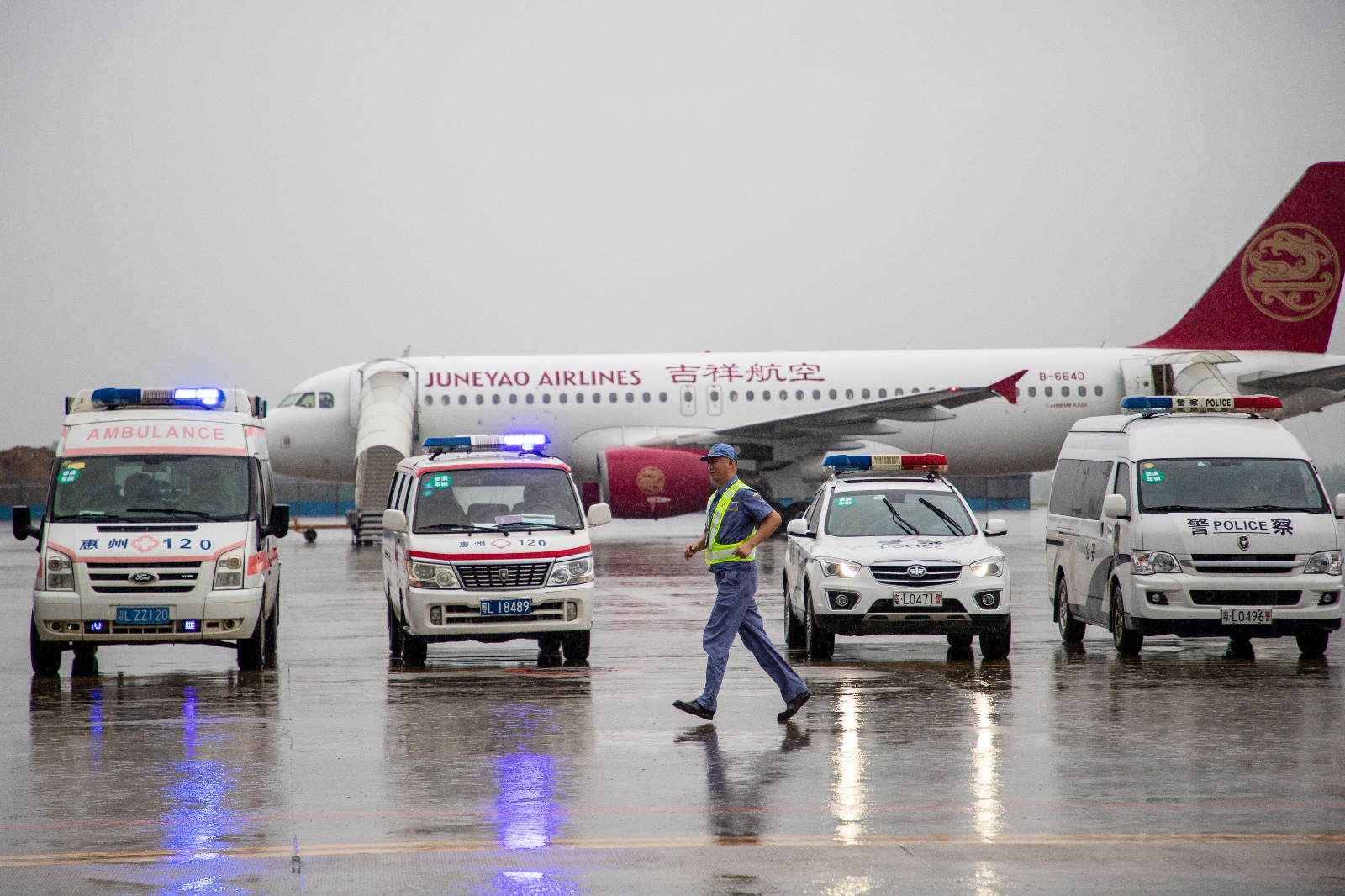 飞机失火2人重伤紧急降落惠州机场?原来是应急救援演练