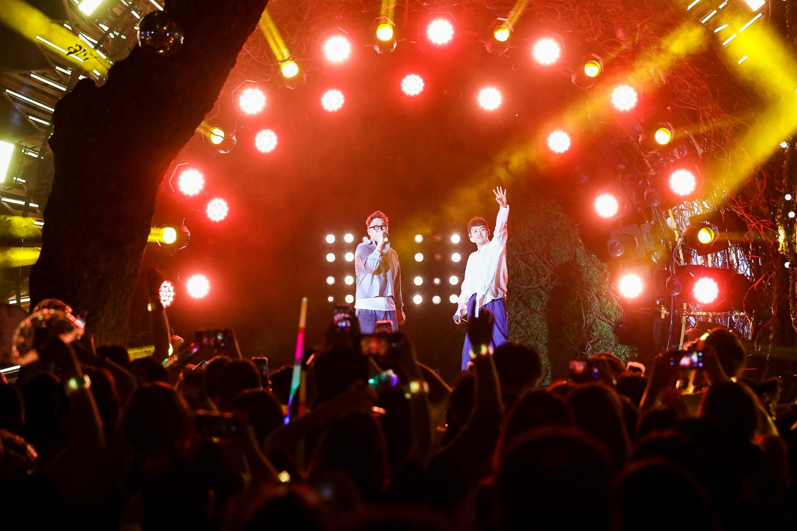 炸鸡少女阿肆西湖边献唱成名曲!还有好妹妹乐队激情开唱!