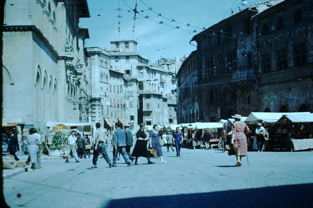 老照片:1950 年代的意大利街头(6)