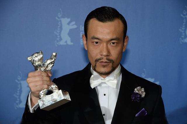 廖丙炎是国家的一级演员,饰演过近百个角色,塑造了无数个电视剧中的