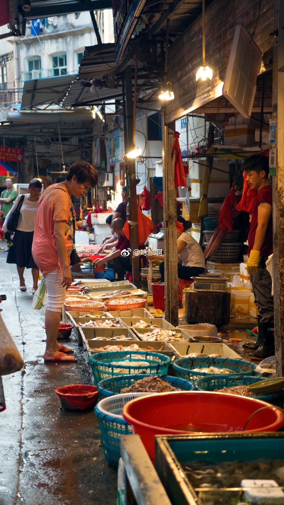 繁华背后的市井生活永远不能磨灭的老街情怀sony α7m2 摄于厦门第