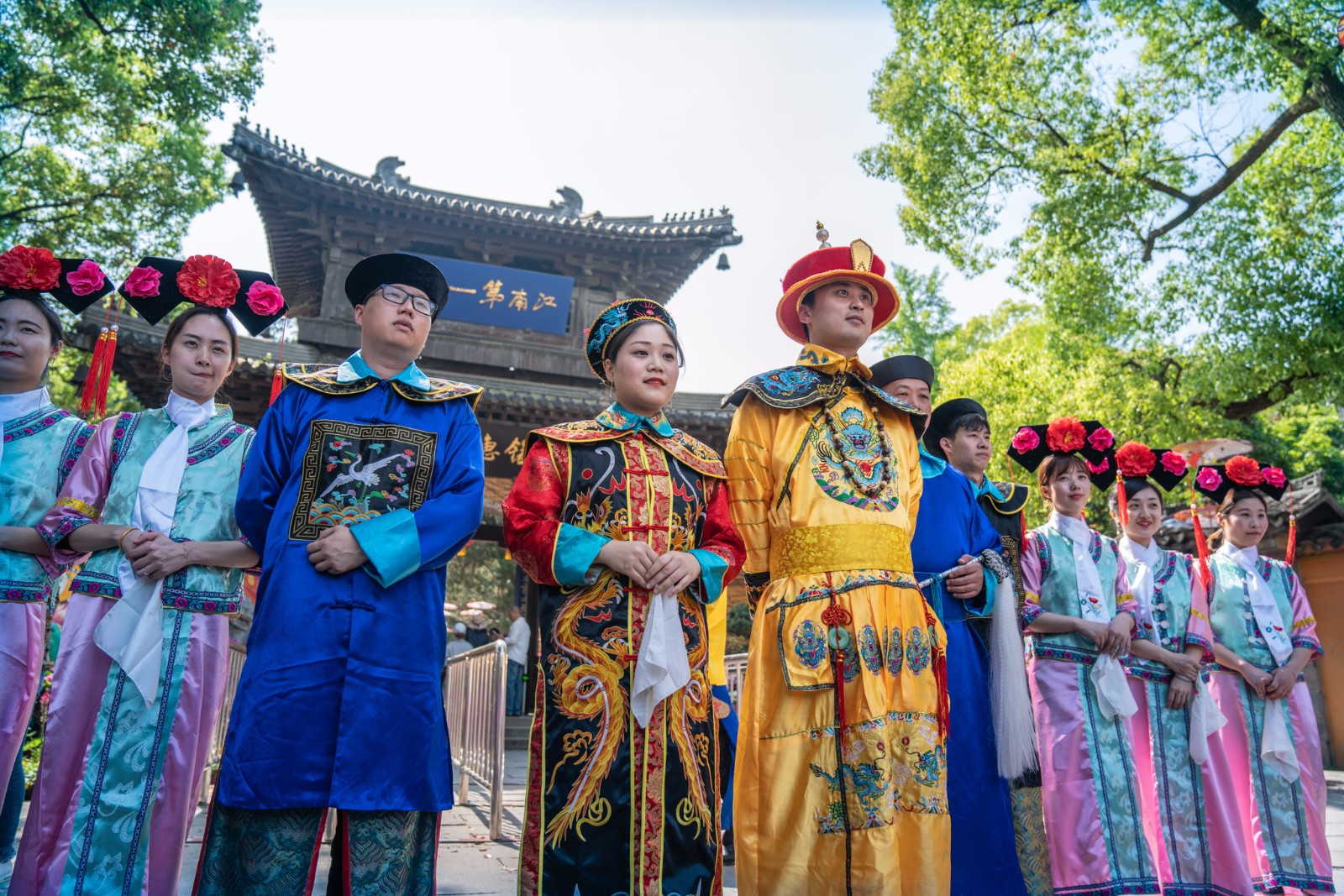 惠山古镇皇帝巡游重现盛世繁华之景