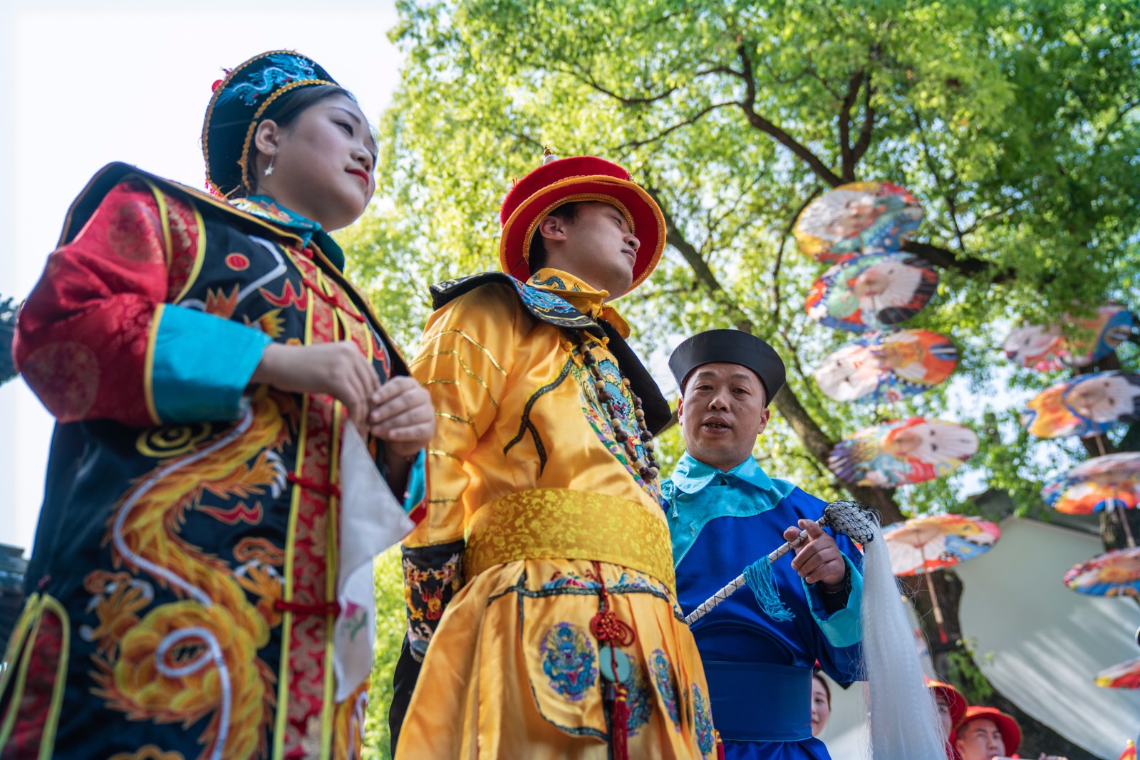 惠山古镇皇帝巡游重现盛世繁华之景
