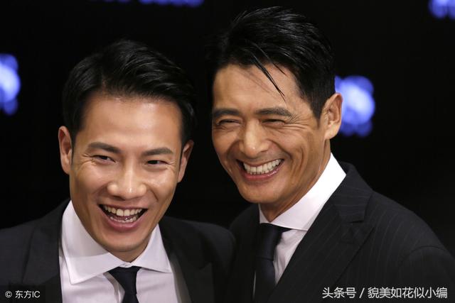 62岁的吕良伟和63岁的周润发同携老婆现身没想到差距却这么大