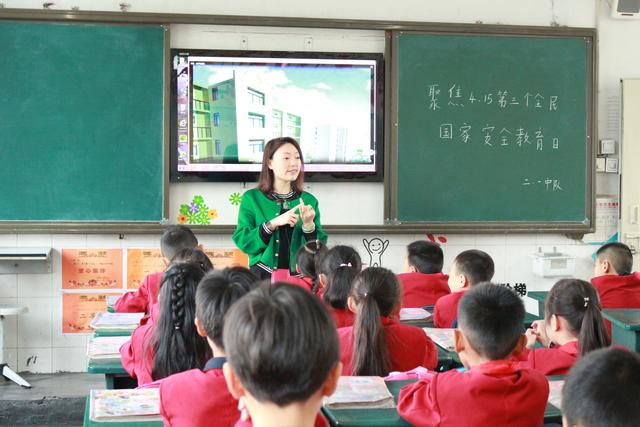 遂宁船山区城南小学聚焦4.15 全民国家安全伴我成长
