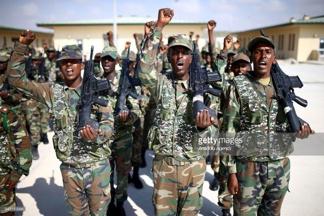 土耳其军人帮助索马里训练部队,手把手教让士兵战力飙升