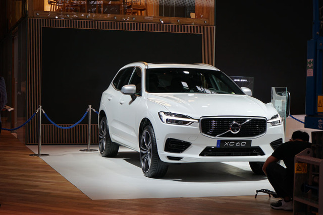 北京车展探馆:惊现最美红旗,最辣眼"奔驰"!