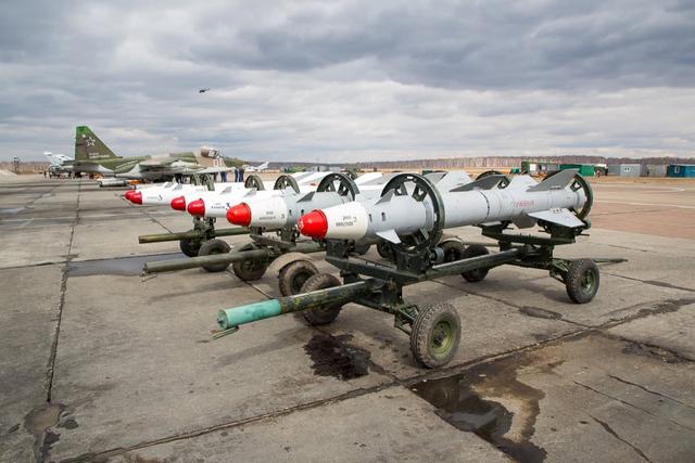 kh-23空对地导弹是苏-25的主要武器之一,该导弹的最大射程为10公里,装