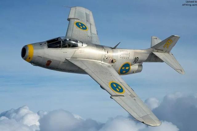 超越时代的双三角翼瑞典萨博35龙式战斗机