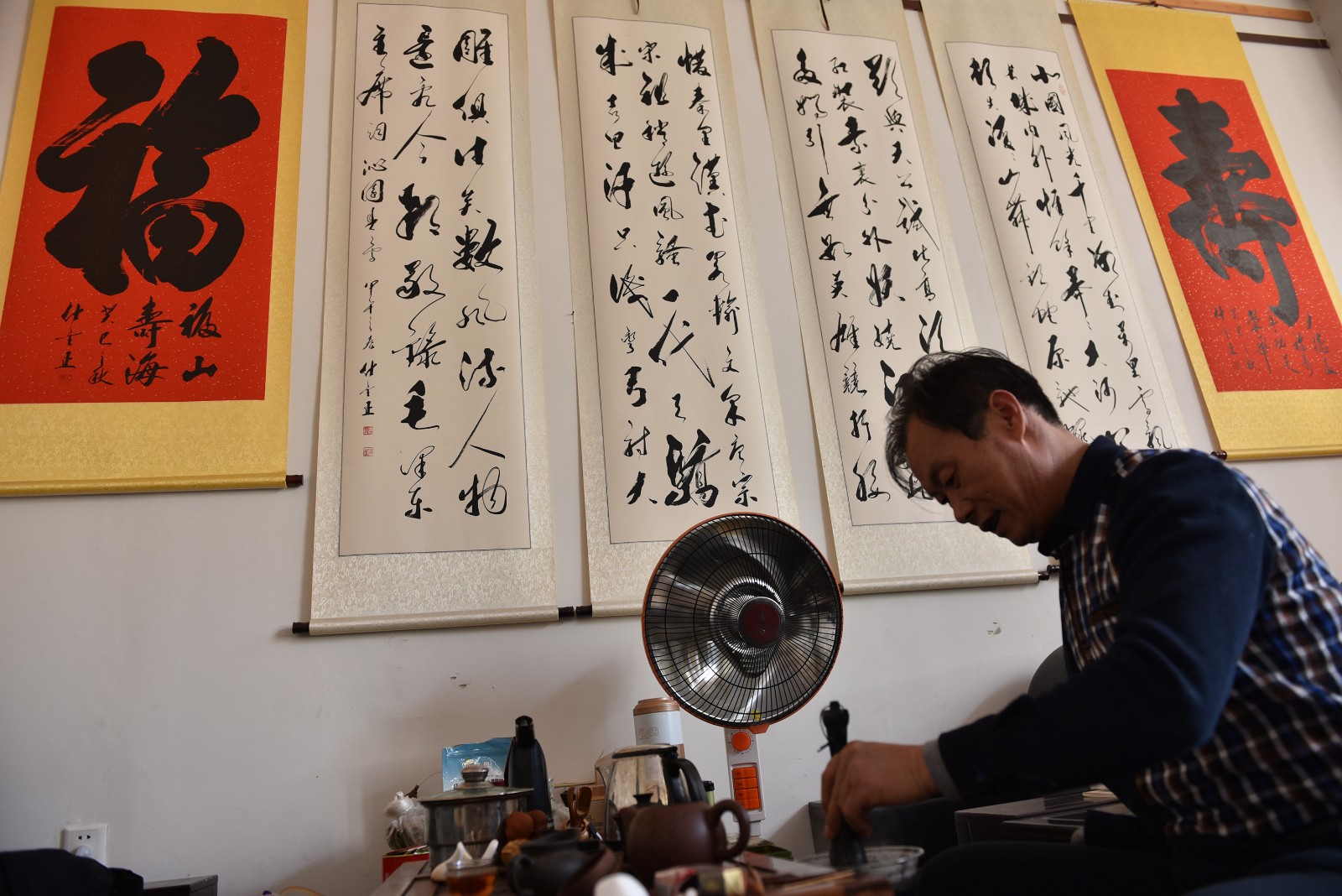 仕金正出生于1963年,是山东省日照市莒县库山乡仕家沟村人.