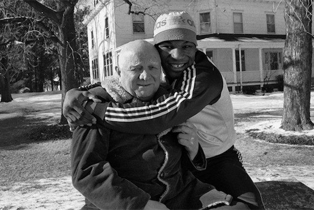 每当谈起自己的启蒙教练,泰森就会哭的像个孩子