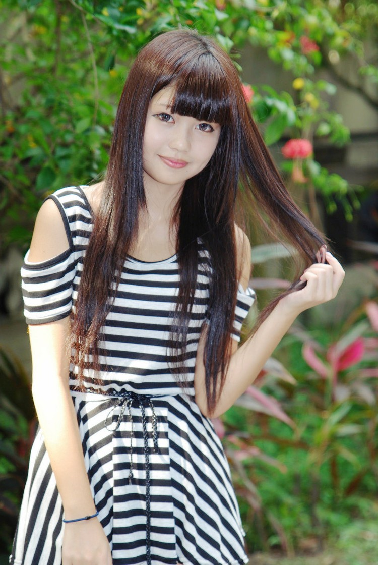 镜头下的一个妩媚阳光清秀女孩