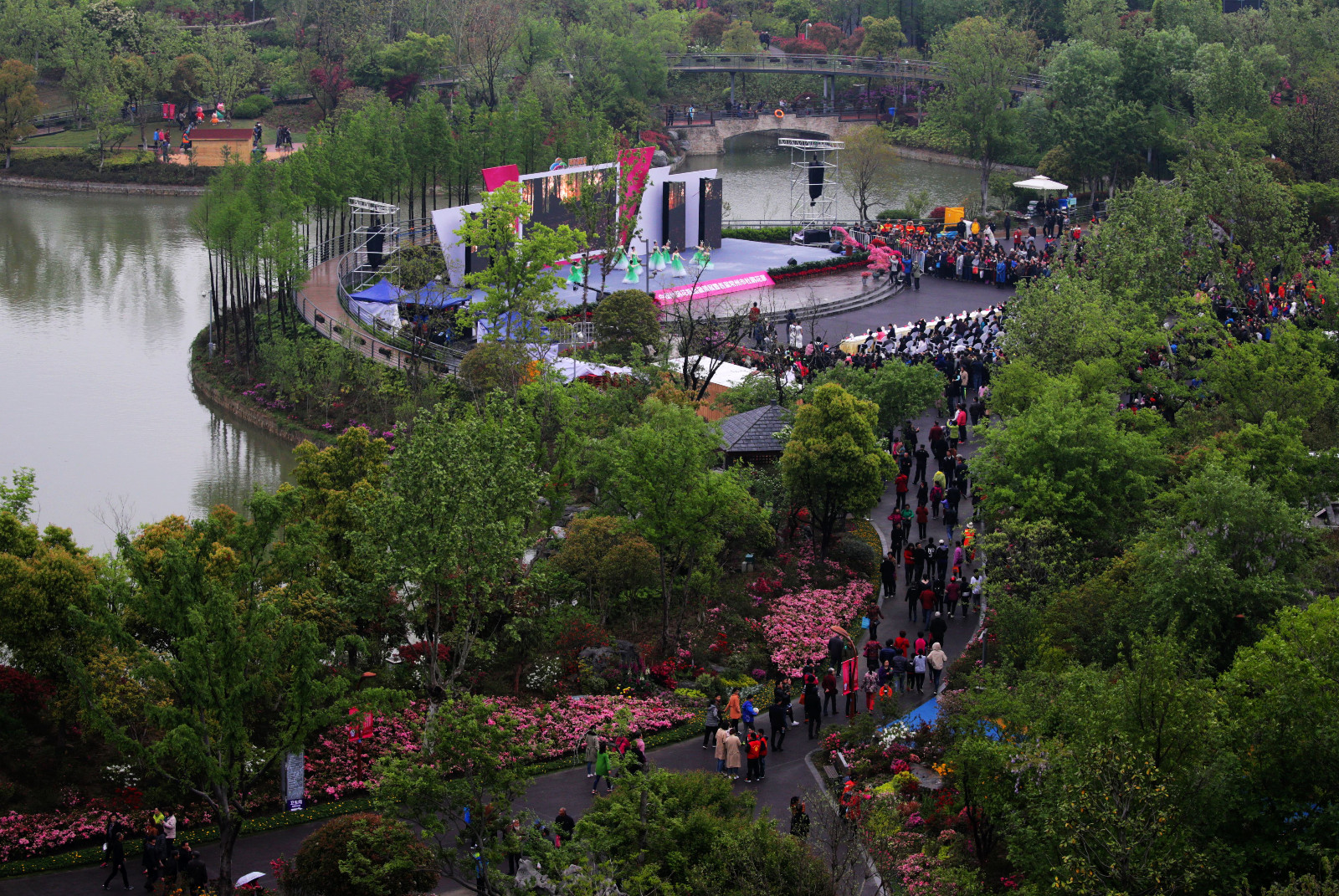 花意新生活"为主题的中国杜鹃精品邀请展暨首届常州市杜鹃花展今日拉
