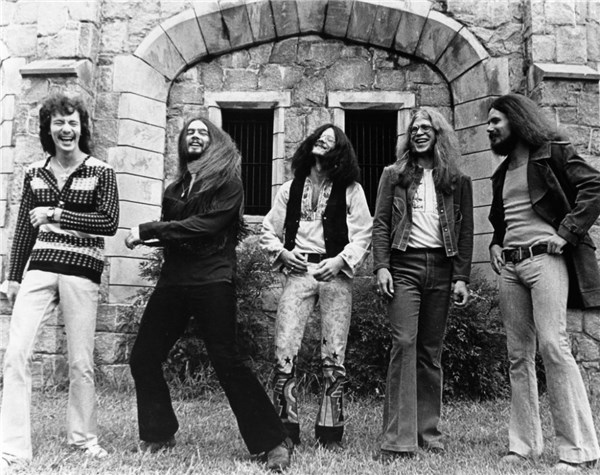 上个世纪60年代的那一代年轻人们,曾被称为"垮掉的一代",他们一方面与