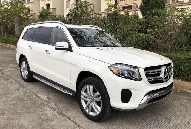 2017年奔驰gls450白色黄内